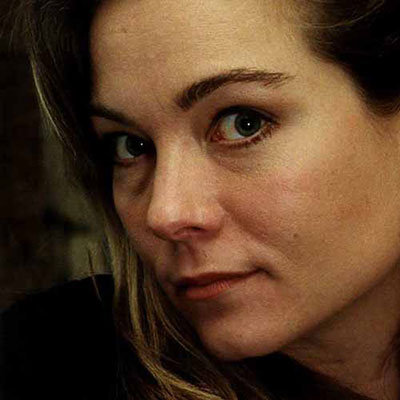  Theresa Russell 
