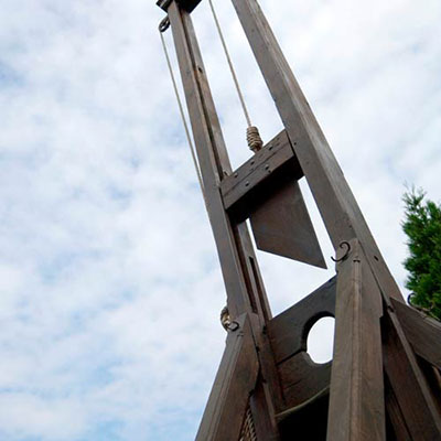  Guillotine 