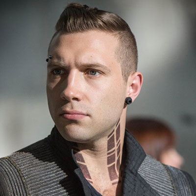  Jai Courtney 