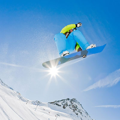  Snowboarding 