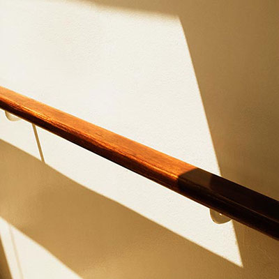 Banister 