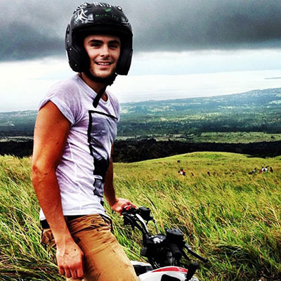  Zac Efron 