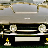  Aston Martin 