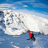  Skiing 