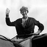  Amelia Earhart 