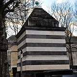  Mausoleum 